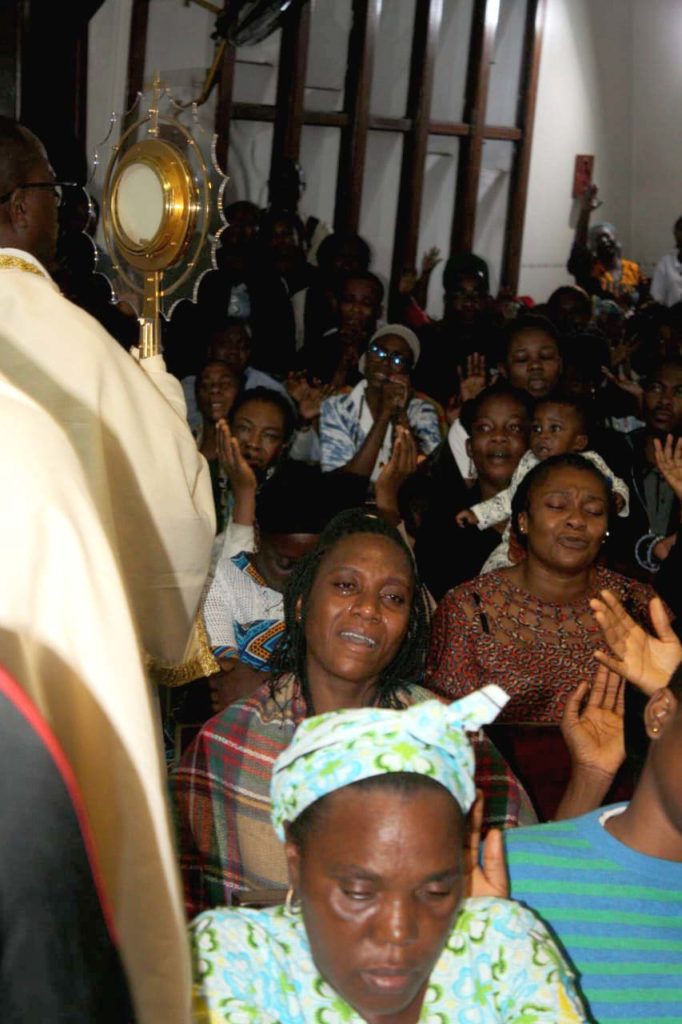 Nuit d'Adoration Eucharistique (11)